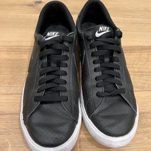 Size 9.5 - Nike Men's Tennis Classic Black